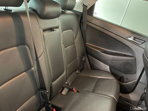 Hyundai Tucson 1.7 EXECUTIVE 5DR - Image 4