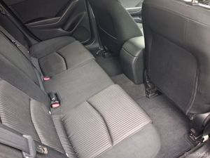 141 Mazda Mazda3 2.2D Sport - Image 2