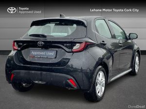 Toyota Yaris YARIS HYBRID 1.5 LUNA - Image 2
