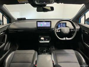 MG MG4 Trophy 64kWh Long Range 203BHP - Reversing - Image 4