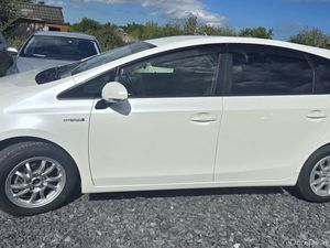 TOYOTA PRIUS ALPHA 2012 - Image 4