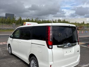 2014 Toyota Noah 1.8 Hybrid 7 seater - Image 3