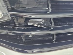 231 VOLKSWAGEN TIGUAN R-LINE W/BLACK EDITION STYLI - Image 2