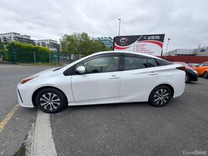 2022 Toyota prius White - Image 2