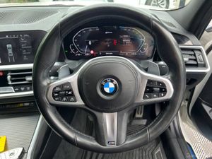 BMW 3-Series 330e M-SPORT COMPETITION 2.0 HYBRID / - Image 4