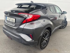 Toyota C-HR 2017 - Image 2