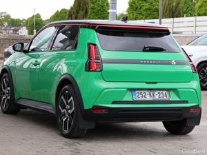 Renault 5 Techno 52kWh 150hp,  2 Tone Roof - Image 3