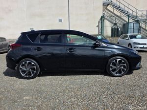 2016 Toyota Auris Hybrid - Image 3