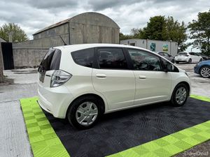 Honda Fit 2011 Hybrid Mint Condition - Image 4