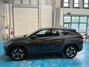 EXTREAMLY LOW MILEAGE 28,000 KM - 1 OWNER CAR 4WD - Image 4