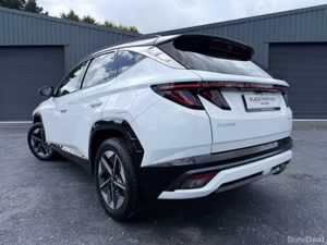 Hyundai Tucson 242’ Executive Plus TOP SPEC/LOW KM - Image 3