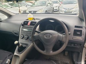 Toyota Auris 2009 - Image 2