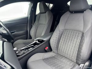2021 TOYOTA CHR DESIGN HYBRID A/T FSH - Image 3