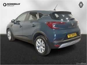 Renault Captur Hatchback Iconic Edition - Image 3