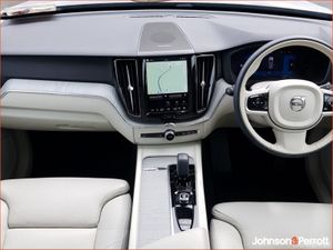 Volvo XC60 T6 350bhp AWD PHEV Plus Bright - Image 2