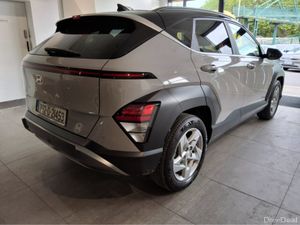 Hyundai KONA ELEGANCE **TWO TONE** - Image 2