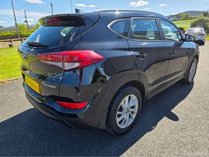 Hyundai Tucson SE BLUE DRIVE 2WD CRDI - Image 2