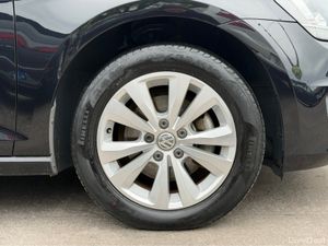 Volkswagen Golf LOW MILEAGE High Spec Auto - Image 4
