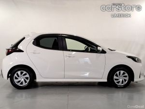 Toyota Yaris 1.5 HYBRID AUTO - Image 2
