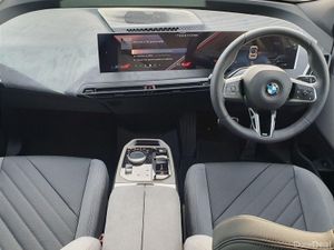 BMW iX xDrive45 M Sport - Image 4