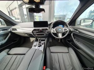 BMW 5-Series 530e M Sport Saloon - Image 4
