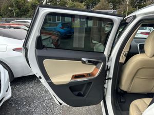 Volvo XC60 2.0L Diesel Automatic Fresh Import (618 - Image 4