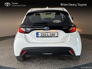 Toyota Yaris HYBRID LUNA - Image 4
