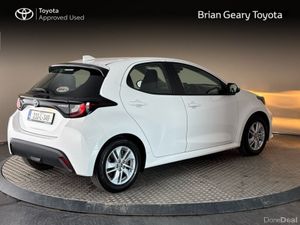 Toyota Yaris HYBRID LUNA - Image 2