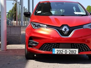 Renault Zoe Evolution R110 EV50, Fast Charge , MAN - Image 3
