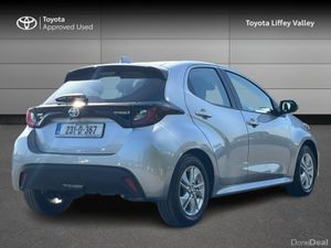 Toyota Yaris YARIS HYBRID LUNA - Image 2