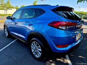 2017  HYUNDAI TUCSON 1.7D PLATINUM  SUNROOF - Image 2