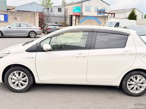 Toyota Vitz White - Image 2