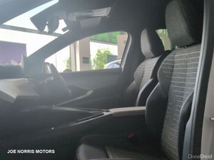 Peugeot 3008 ALLURE MHEV 136 DEMONSTRATION MODEL - Image 3