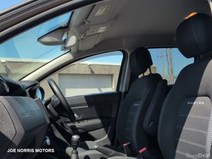 Dacia Duster PRESTIGE BLUE DCI 115  BHP TOP SPEC - Image 4