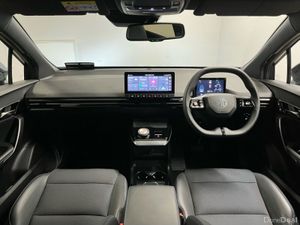 MG MG4 Exclusive 64kWh Long Range 203BHP - Reversi - Image 4