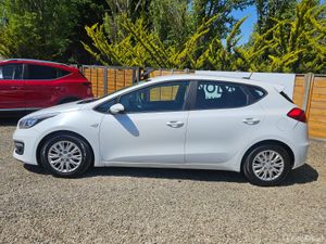 Kia Ceed 2016 1.6crdi manual - Image 3