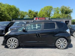 10 HONDA FIT HYBRID - Image 4