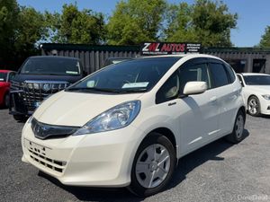 12 HONDA FIT HYBRID - Image 2