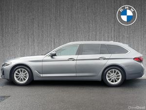 BMW 5-Series 520d SE Touring - Image 4