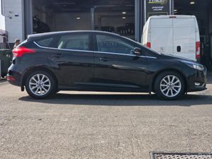 Ford Focus  1.5 TDCi Titanium - Image 3