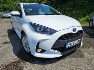Toyota Yaris 2023 1.5 luna Hybrid - Image 2