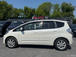 12 HONDA FIT HYBRID - Image 4