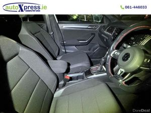 Volkswagen T-Roc 2.0 SPORT TDI, Low mileage, Roof - Image 2