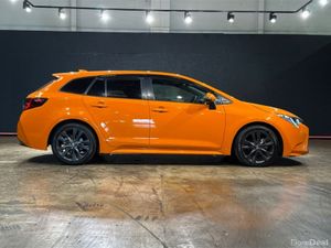 Toyota Corolla 1.8 HYBRID TOURING WXB ESTATE - WHI - Image 3