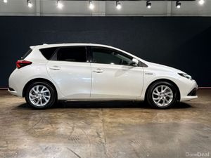 Toyota Auris HYBRID 1.8 AUTOMATIC - HALF BLACK LEA - Image 3