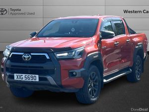 Toyota Hilux 2.8 D-4D Invincible X Auto 4WD Euro 6 - Image 3