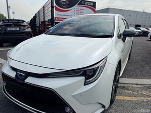Toyota Corolla White - Image 3