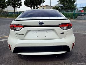 Toyota Corolla White - Image 4