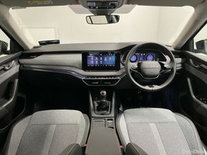 Skoda Octavia Selection+ Combi 2.0TDI 115BHP - Rev - Image 4