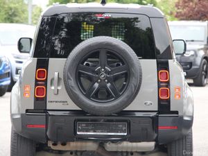 Defender 110 3 seat D300 bhp * 1 Owner from new - Image 4